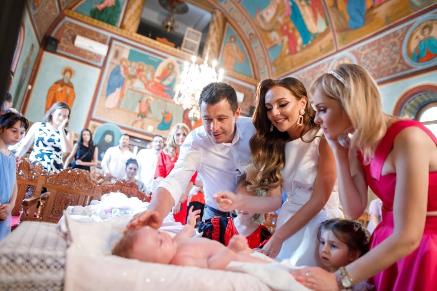 Fotografie botez - Momentele sacre ale unei noi inceputuri